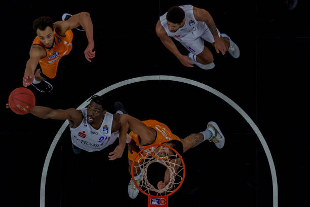 争夺中的具 争夺中的具