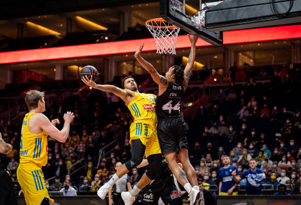 亚的平局暴 亚的平局暴